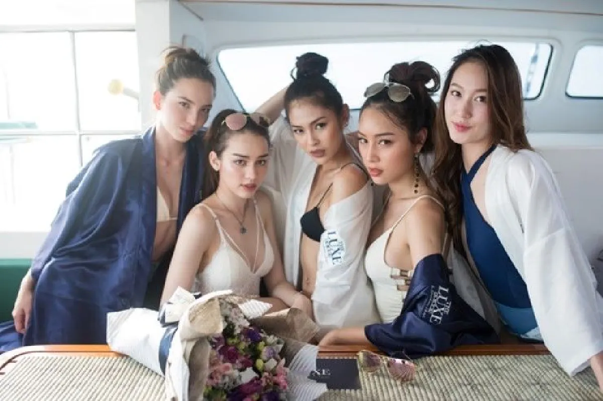 ร้อนเเรง! ทีมบี The Face 3 อวดหุ่นเเซ่บกลางทะเลพัทยา