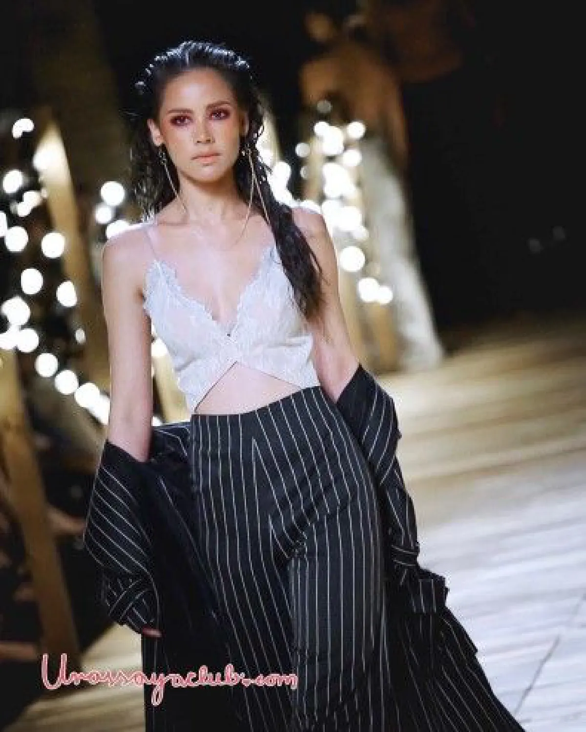 โตแล้วเซ็กซี่ได้! "ญาญ่า" แซ่บสะเทือนแคทวอล์ค