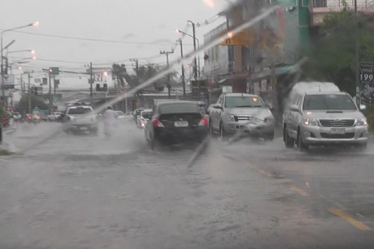 ขอนแก่นเจอพายุฤดูร้อน ฝนตกหนักหลายพื้นที่ ขอนแก่นเจอพายุฤดูร้อน ฝนตกหนักหลายพื้นที่