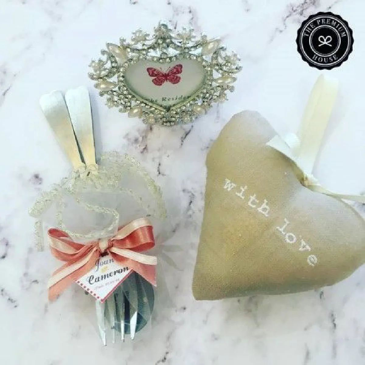 "วิริยา" ศูนย์รวมการ์ดแต่งงานสุดสวย