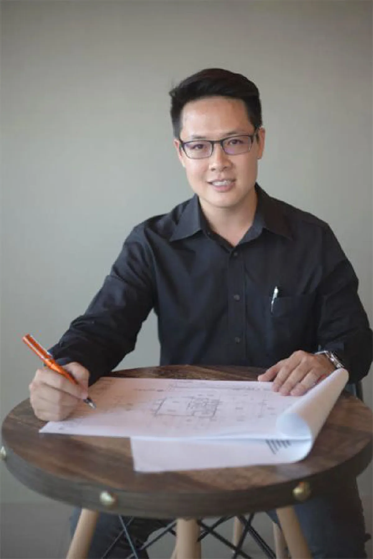 หนุ่มหล่อนักสร้างบ้าน วีระศักดิ์ จงประวัติสกุล