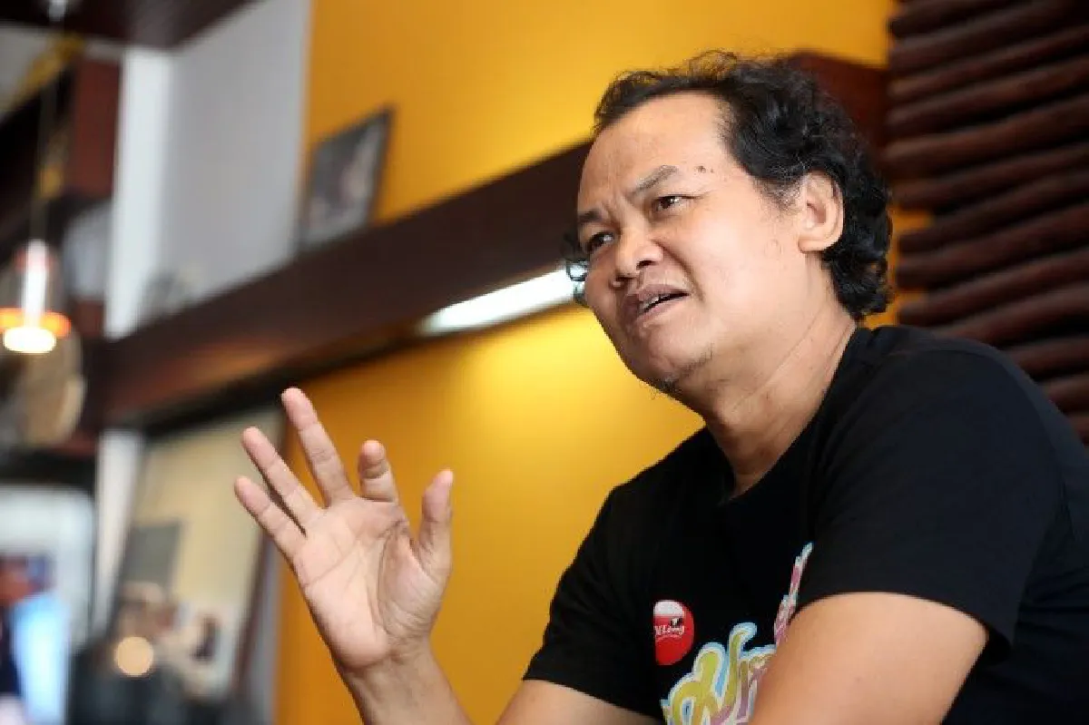 "สู้เพื่อศักดิ์ศรีเด็กบ้านบ้าน"บุญส่ง นาคภู่ ผู้กำกับหนังมหาลัยวัวชน