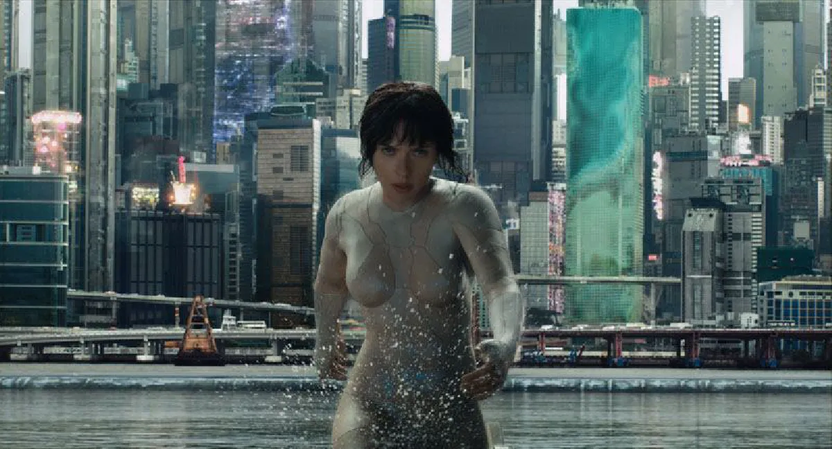 รีวิว Ghost in the Shell : งานภาพสวยวิชวลสุดล้ำ ควรค่ากับการดูบนจอยักษ์