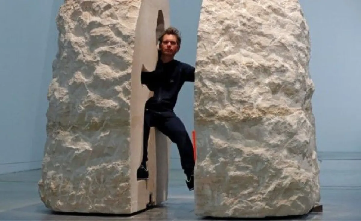 กุ๊ก กุ๊ก โปรเจคใหม่ศิลปินฝรั่งเศส นั่งกกไข่จนฟักเป็นตัว