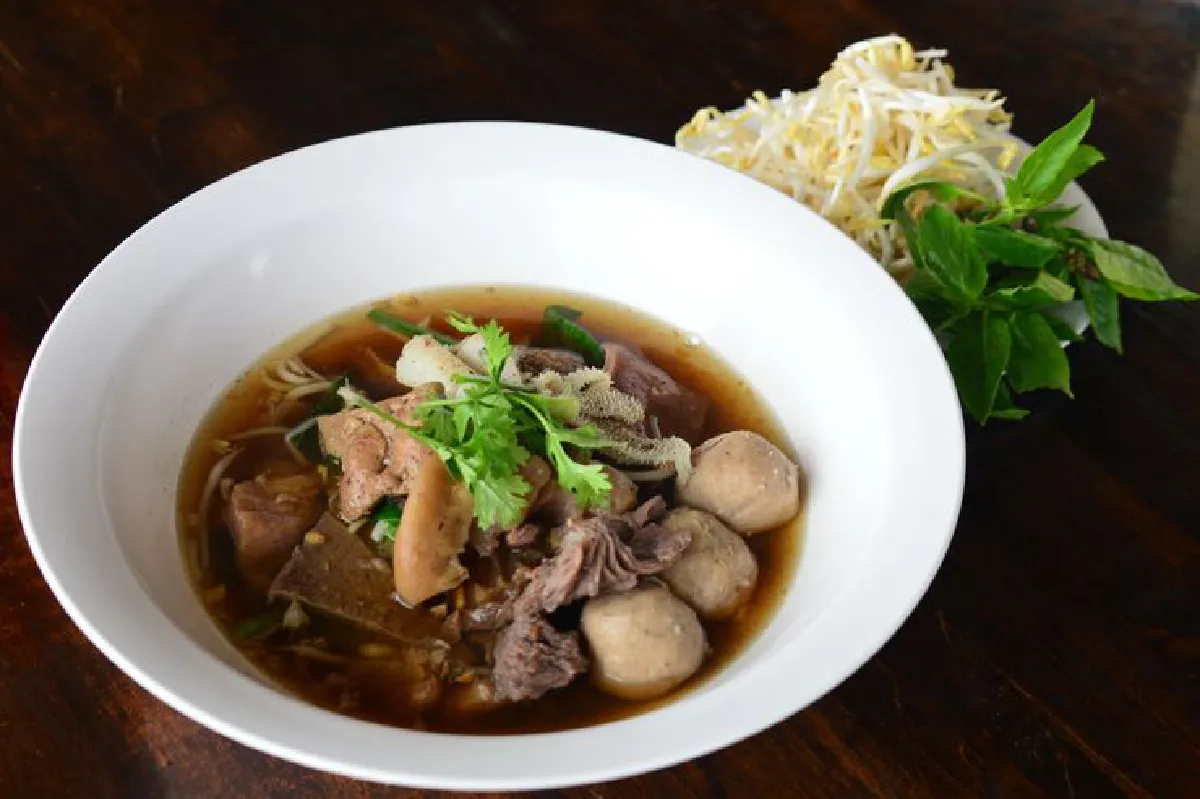 ก๋วยเตี๋ยวสมุนไพรสูตรเด็ดภูซาง อร่อยเพื่อสุขภาพ
