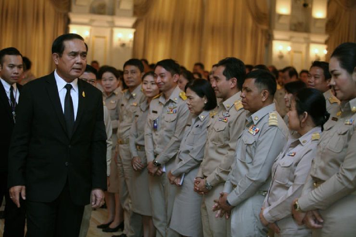 "ประยุทธ์"ขอขรก.ร่วมมือเดินหน้าปฏิรูปประเทศ "ประยุทธ์"ขอขรก.ร่วมมือเดินหน้าปฏิรูปประเทศ