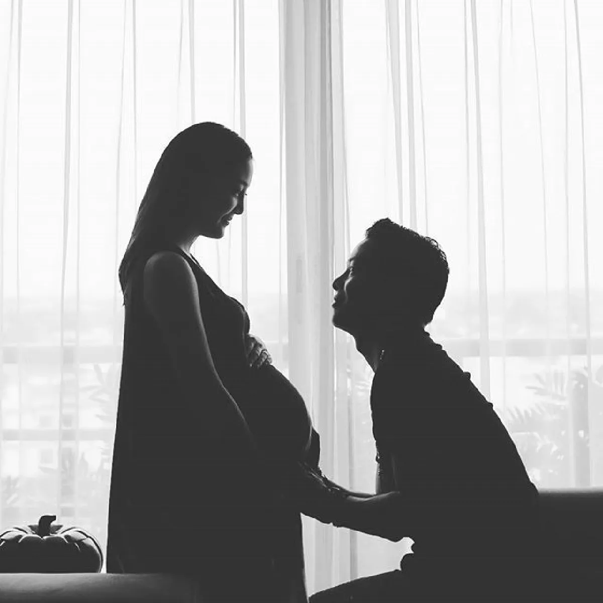 คลอดแล้ว! น้องเวฬา ลูกสาวคนแรกของนักร้องหนุ่ม โอม ค็อกเทล