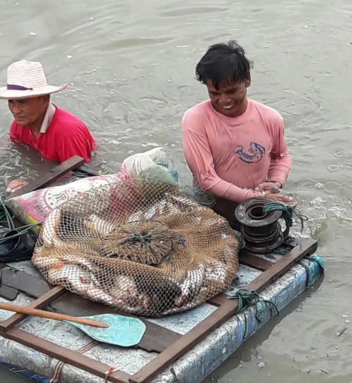 พิจิตรเปิดหนองน้ำสาธารณะจัดแข่งทอดแหจับปลา