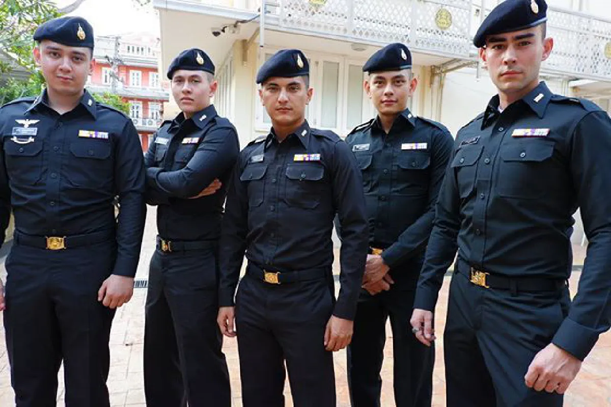 10 ภาพความเท่ พลทหารชิน ชินวุฒ กับความภูมิใจได้รับใช้ชาติ