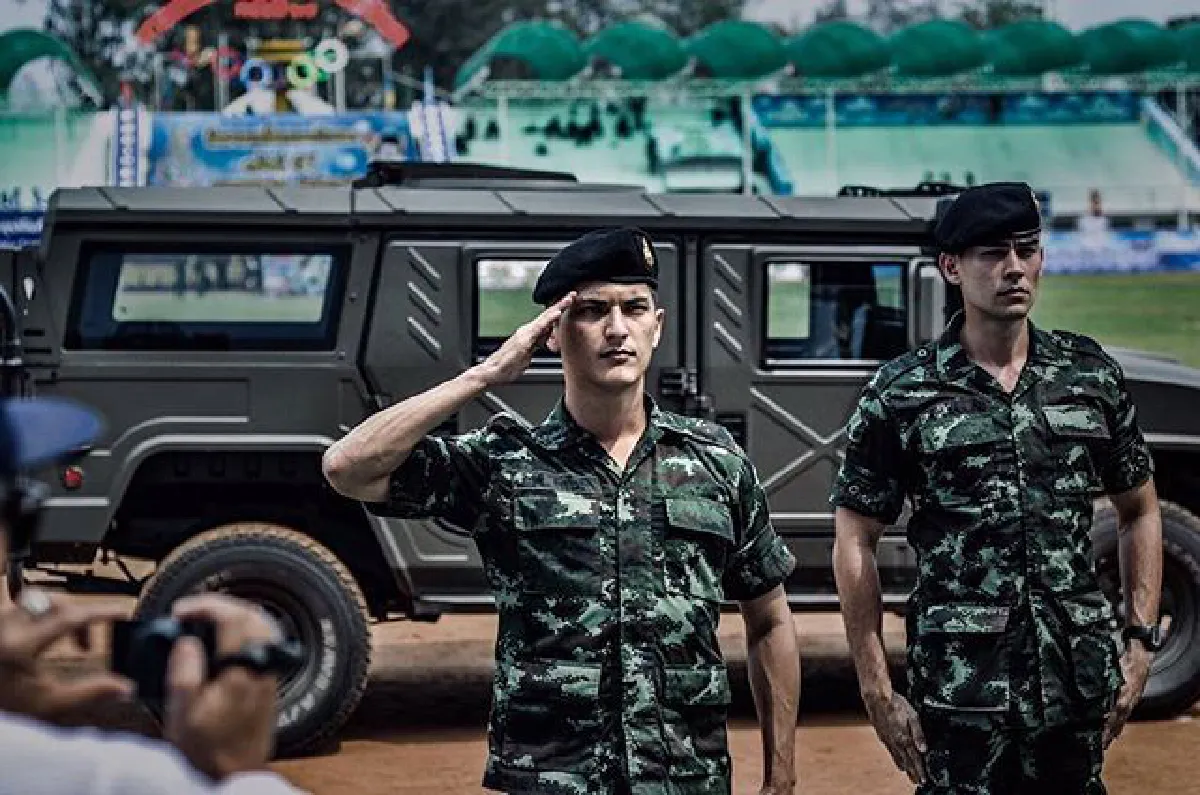 10 ภาพความเท่ พลทหารชิน ชินวุฒ กับความภูมิใจได้รับใช้ชาติ