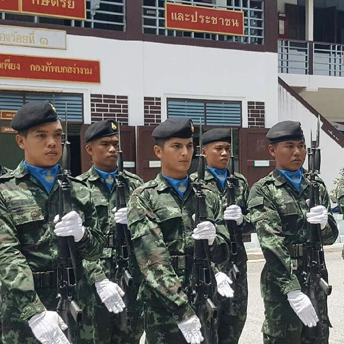 10 ภาพความเท่ พลทหารชิน ชินวุฒ กับความภูมิใจได้รับใช้ชาติ