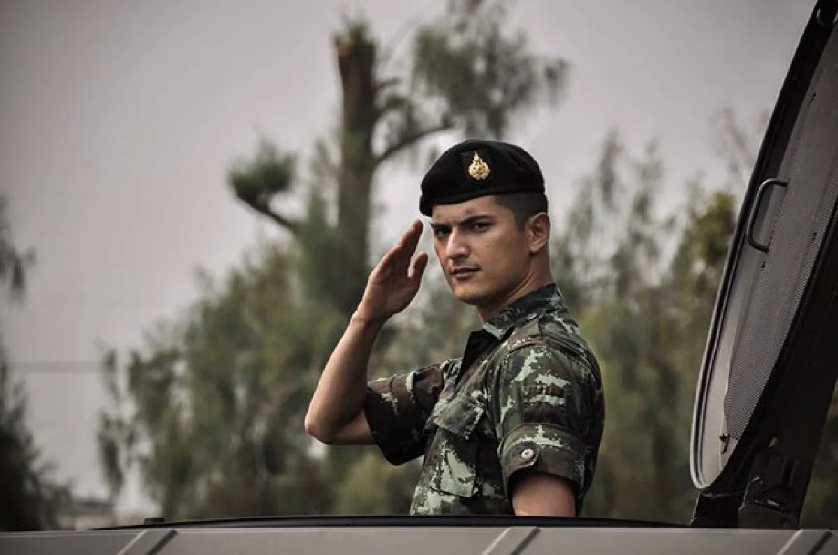 10 ภาพความเท่ พลทหารชิน ชินวุฒ กับความภูมิใจได้รับใช้ชาติ