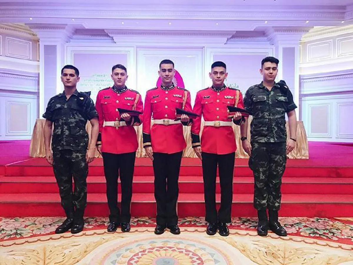 10 ภาพความเท่ พลทหารชิน ชินวุฒ กับความภูมิใจได้รับใช้ชาติ