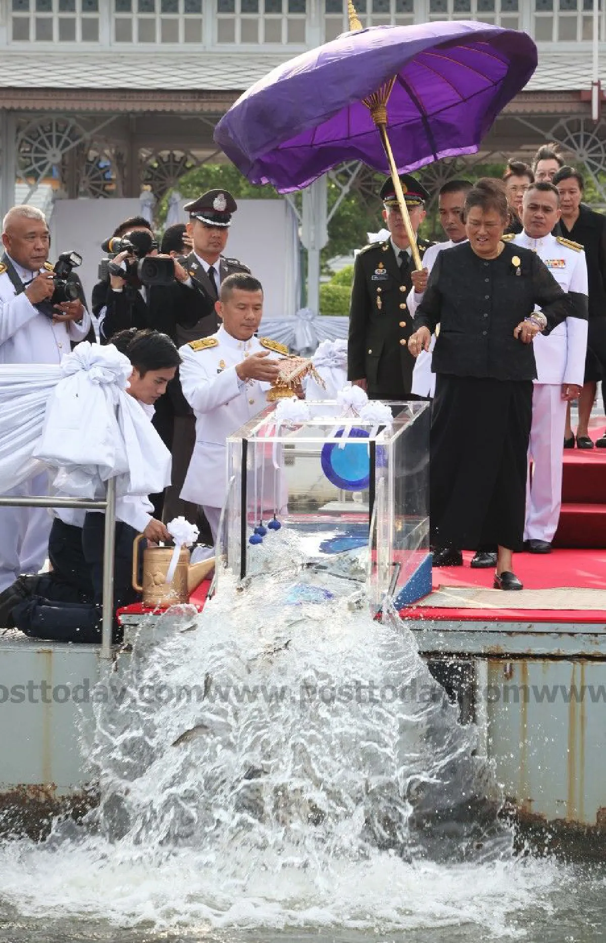 สมเด็จพระเทพฯเสด็จปล่อยพันธุ์ปลาเนื่องในวันคล้ายวันพระราชสมภพ