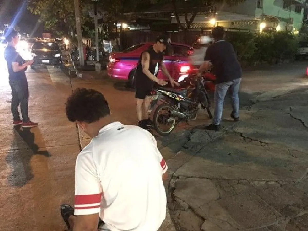 ปรบมือรัวๆ"ชัช บอดี้สแลม"สวมบทฮีโร่ช่วยมอเตอร์ไซค์ถูกรถชน