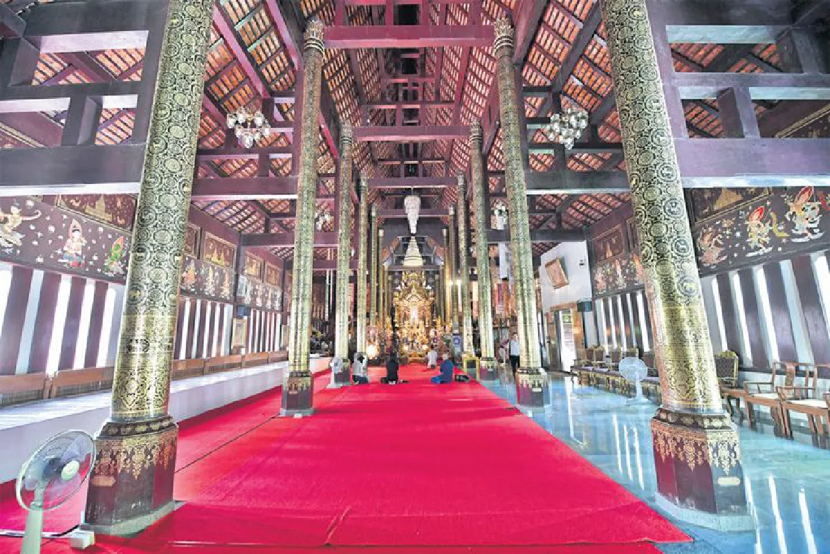 รื่นรมย์ตามรอยบุญ จิบชาชมกุหลาบ ไหว้พระวัดป่าดาราภิรมย์