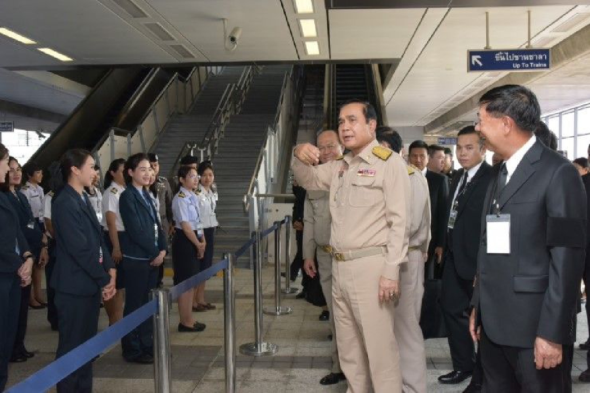 บิ๊กตู่เปิดเดินรถไฟฟ้าสายสีเขียวช่วงแบริ่ง-สมุทรปราการ บิ๊กตู่เปิดเดินรถไฟฟ้าสายสีเขียวช่วงแบริ่ง-สมุทรปราการ