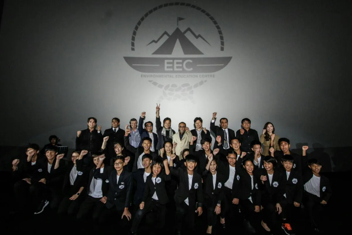 อเล็กซ์-เต้ย นำทีมเยาวชน เสนอผลงานการวิจัยในโครงการ “FIGHTING EXTINCTION”