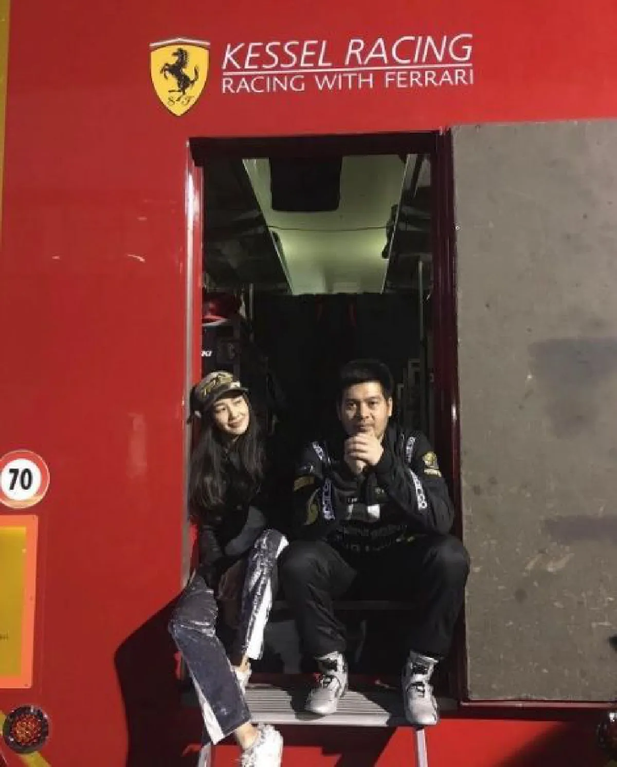 กำลังใจสำคัญ! นุ่น วรนุช ตามเชียร์ ต๊อด ปิติ แข่งรถติดขอบสนามที่อิตาลี