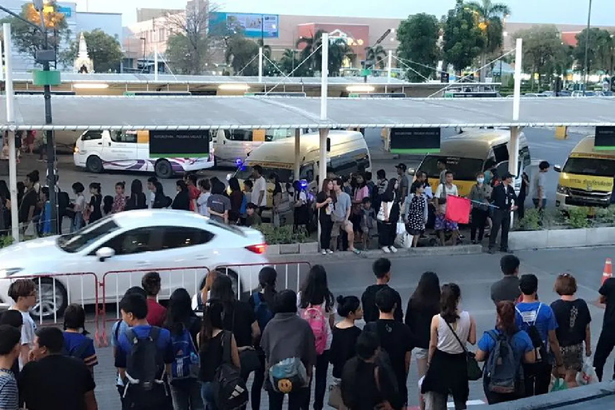 รถตู้โดยสารสาธารณะขอผู้ว่าฯปทุมธานีจัดระเบียบแทนทหาร