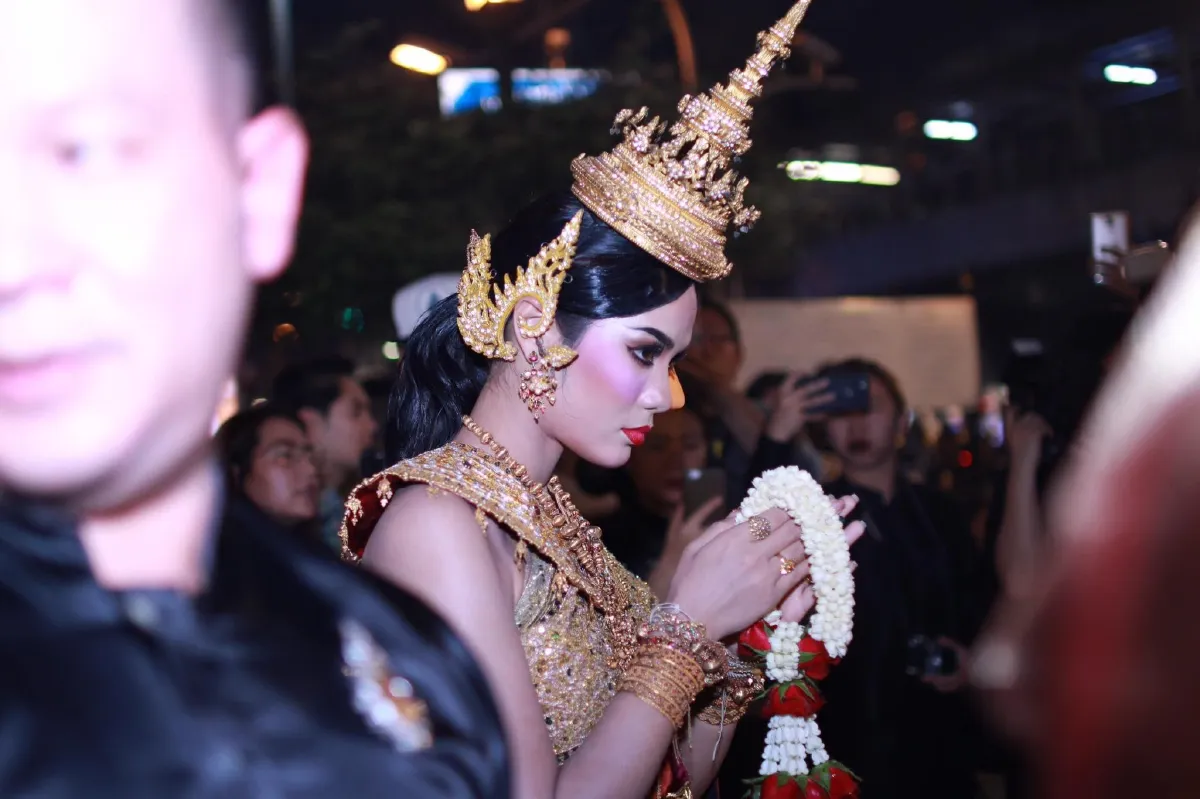 อ่อนช้อยงดงาม! น้ำตาล ชลิตา สวมชุดไทยรำแก้บนหลังติด Top6 MU (มีคลิป)