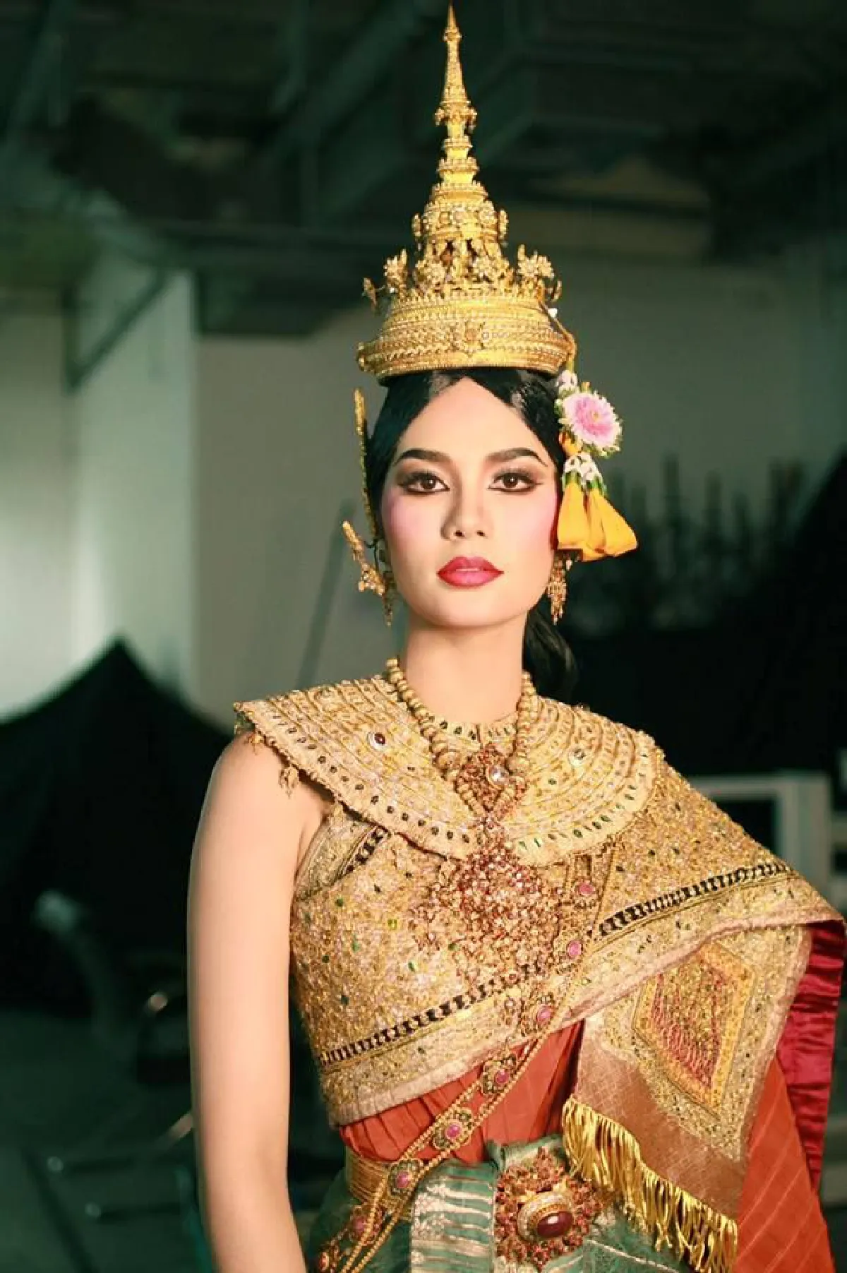 อ่อนช้อยงดงาม! น้ำตาล ชลิตา สวมชุดไทยรำแก้บนหลังติด Top6 MU (มีคลิป)