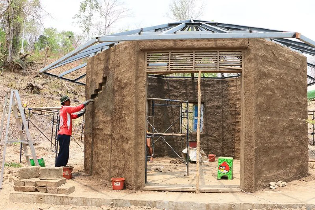 ชมบ้านดินสร้างด้วยเงินหมื่นเพิ่มมูลค่าเป็นแสน