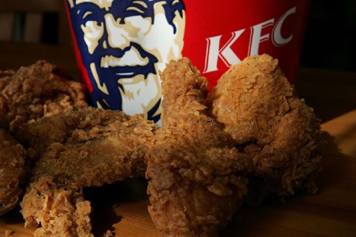 ‘เคเอฟซี’ปรับแผนใหญ่ เลิกซื้อไก่ใช้ยาปฏิชีวนะ ‘เคเอฟซี’ปรับแผนใหญ่ เลิกซื้อไก่ใช้ยาปฏิชีวนะ