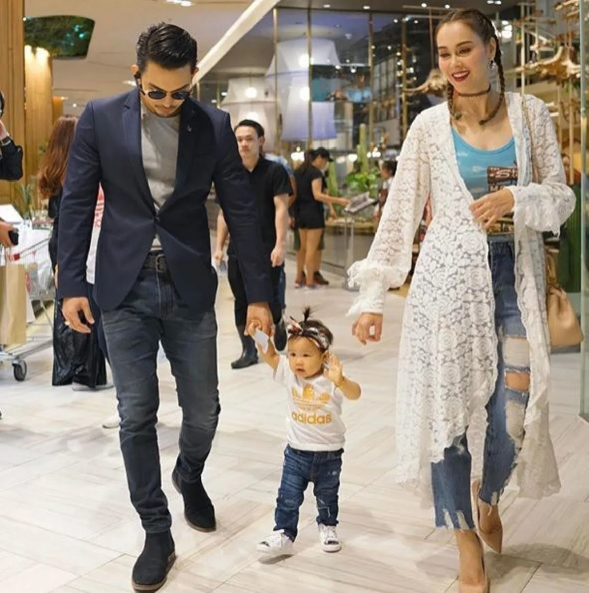 ลูกจ๋ามาสักที! นัท-อั้ม สนุกกับการเลี้ยงหลาน ซ้อมเป็นคุณพ่อคุณแม่ในอนาคต