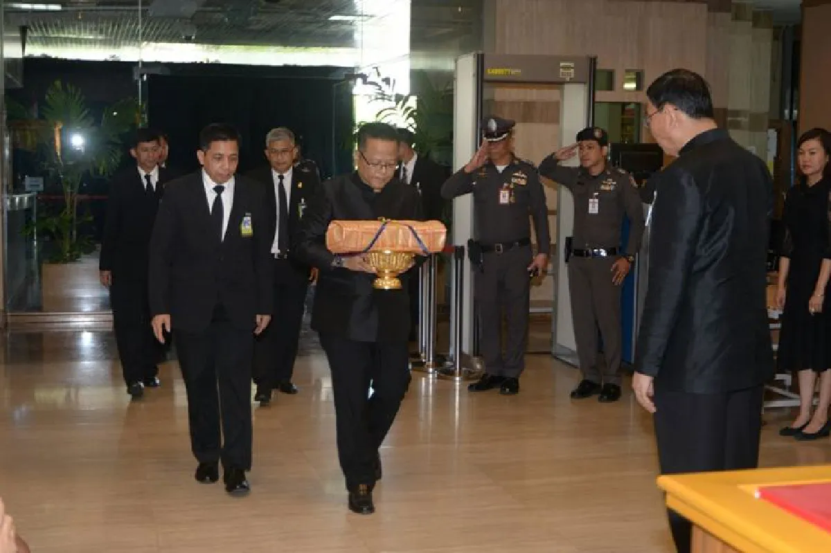 ประธานสนช.รับมอบรธน.ปี60 (มีคลิป)