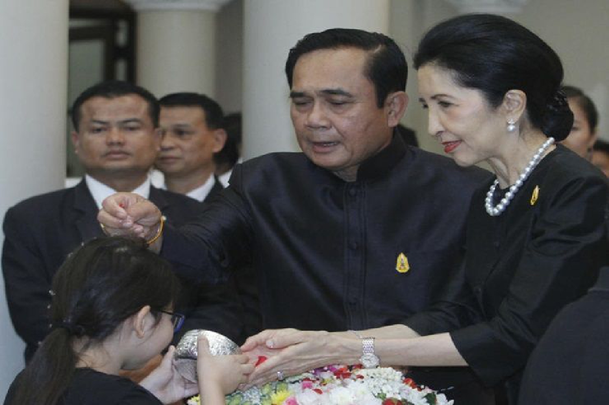 "บิ๊กตู่" เผยกระบวนการสู่การเลือกตั้งเริ่มปีหน้า "บิ๊กตู่" เผยกระบวนการสู่การเลือกตั้งเริ่มปีหน้า