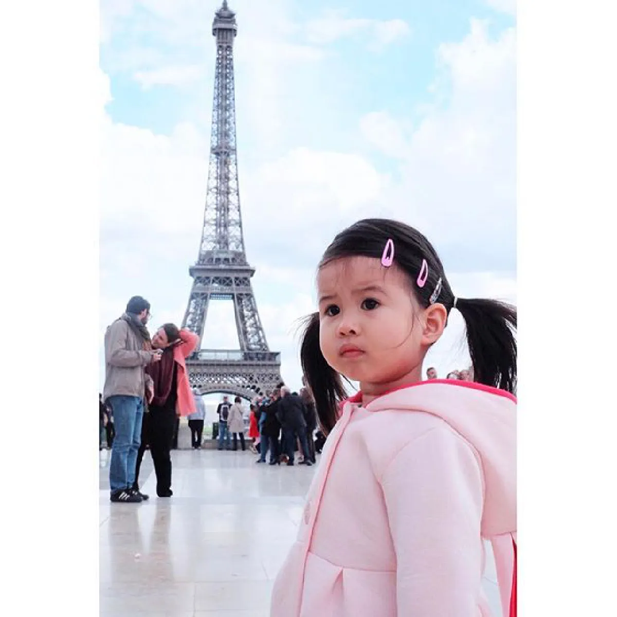 ส่องภาพน่ารัก พ่อหนุ่ม-แม่เมย์ พาลูกสาว น้องมายู เที่ยวเริงร่ายุโรป