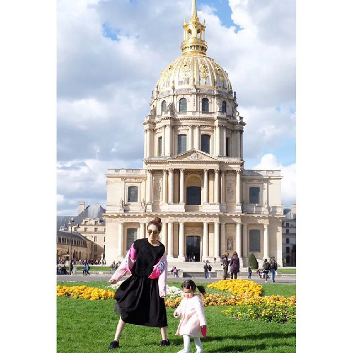 ส่องภาพน่ารัก พ่อหนุ่ม-แม่เมย์ พาลูกสาว น้องมายู เที่ยวเริงร่ายุโรป