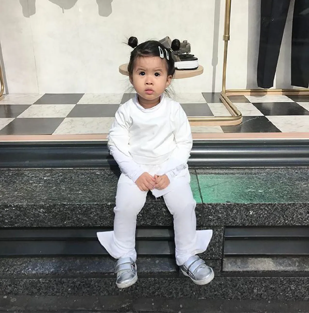 ส่องภาพน่ารัก พ่อหนุ่ม-แม่เมย์ พาลูกสาว น้องมายู เที่ยวเริงร่ายุโรป