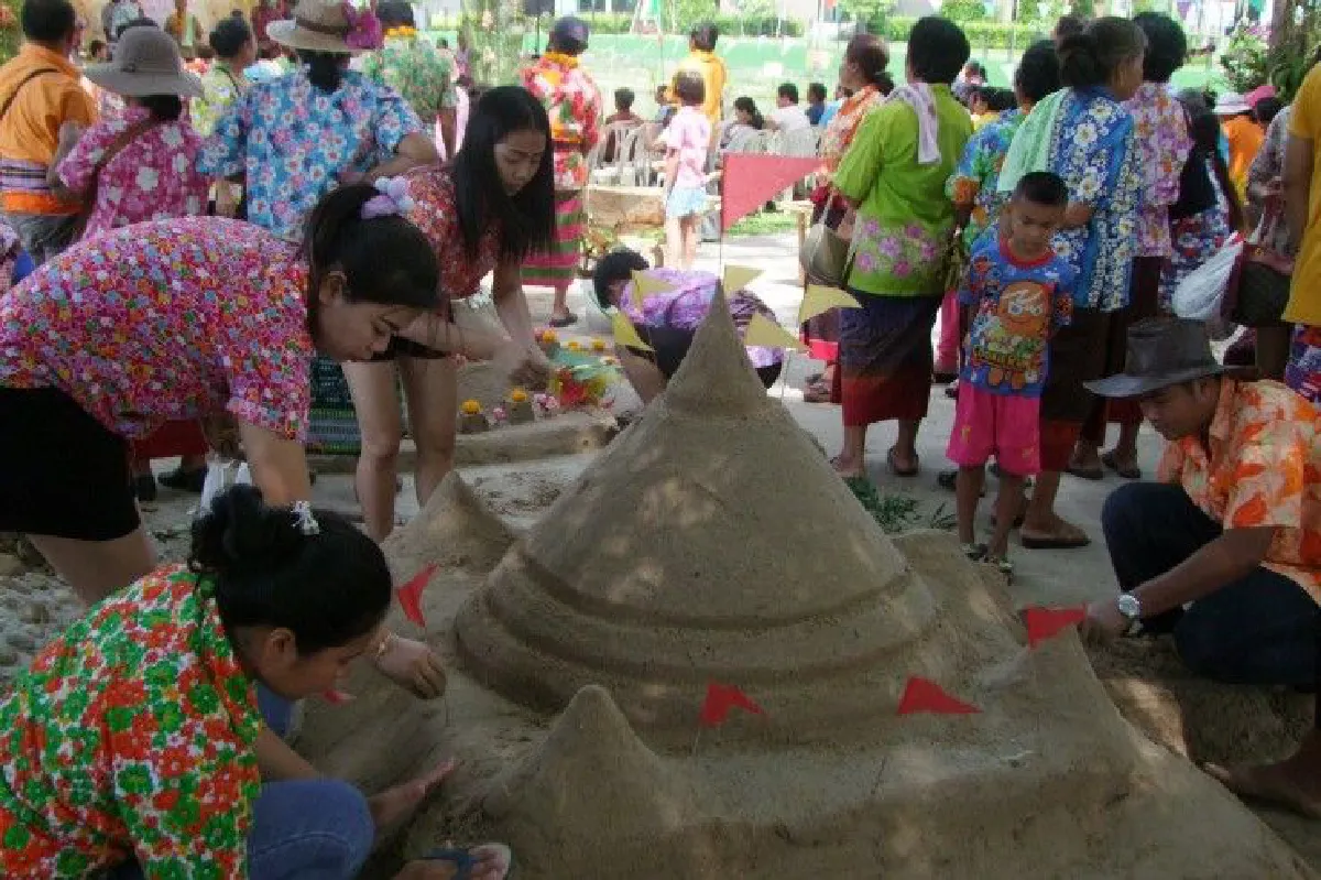 บุรีรัมย์จัดสงกรานต์ย้อนยุคโบราณสุดครึกครื้น