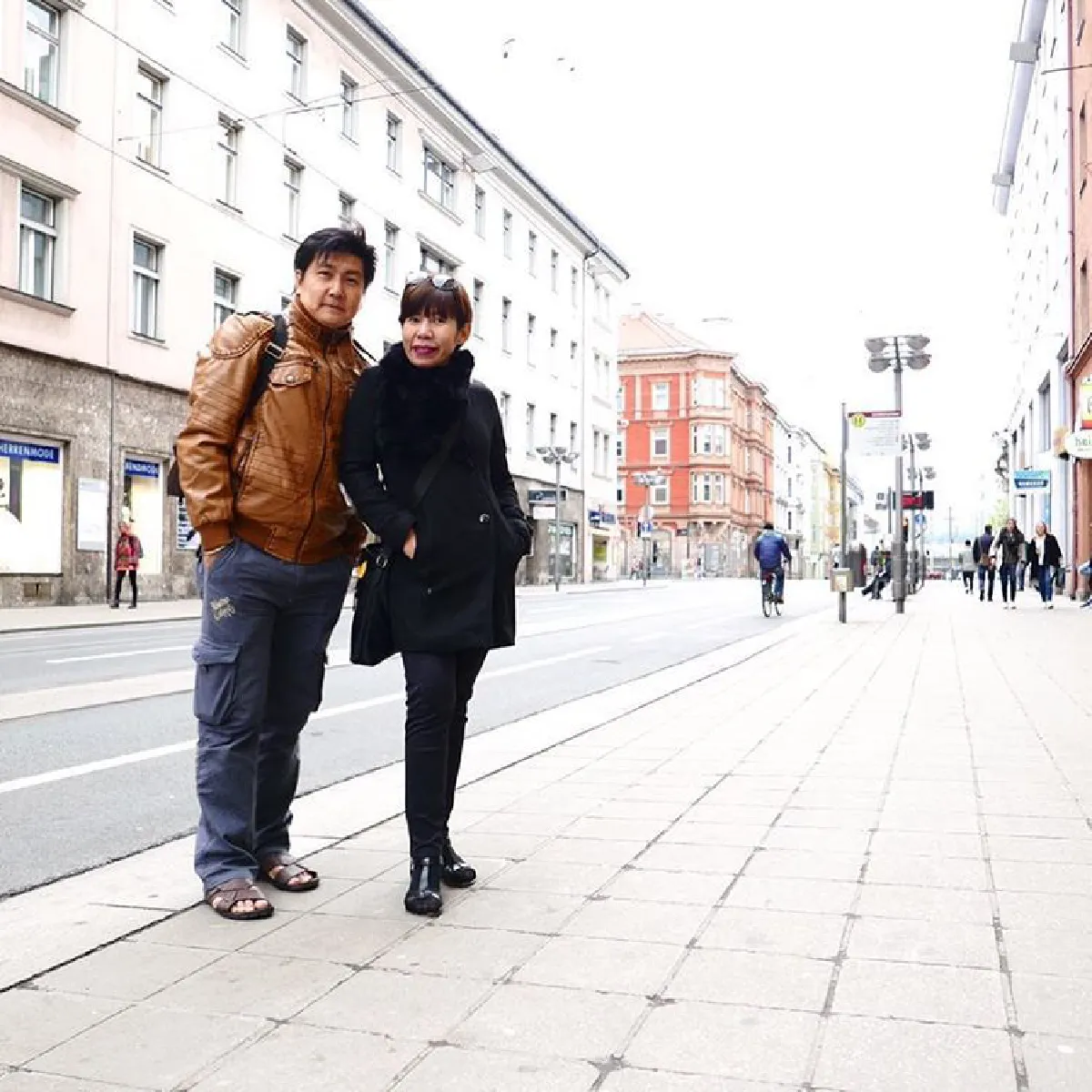 "ไม่มีลูกแต่เรามีกัน" ดีเจอ้อย ควงสามีทัวร์ยุโรปฉลองครบรอบแต่ง 9 ปี