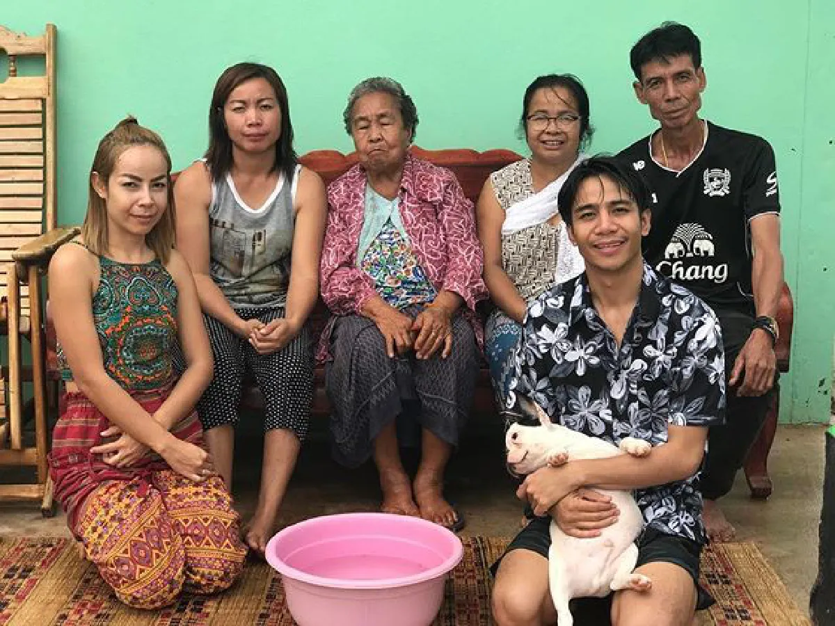 สงกรานต์ที่บ้านเฮา! ก้อง ห้วยไร่ กลับอีสานใช้ชีวิตสุขสบายกับครอบครัว