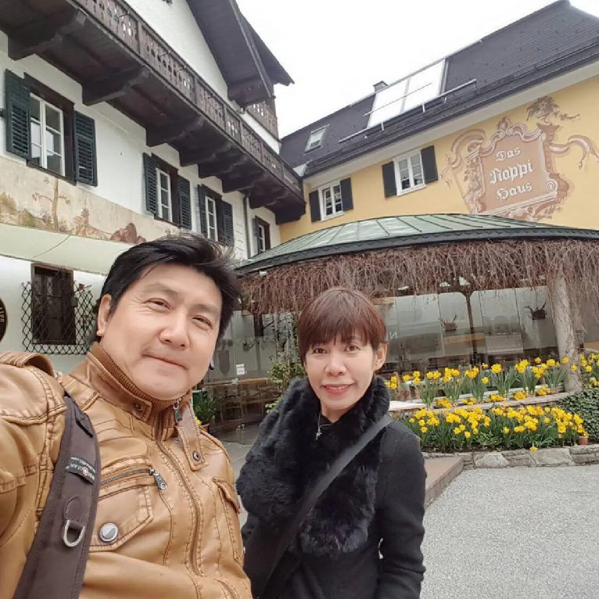 "ไม่มีลูกแต่เรามีกัน" ดีเจอ้อย ควงสามีทัวร์ยุโรปฉลองครบรอบแต่ง 9 ปี