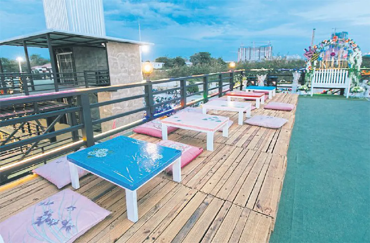 ค่ำนี้ไปชิลที่ เดอะ ม็อกเทล ควีน