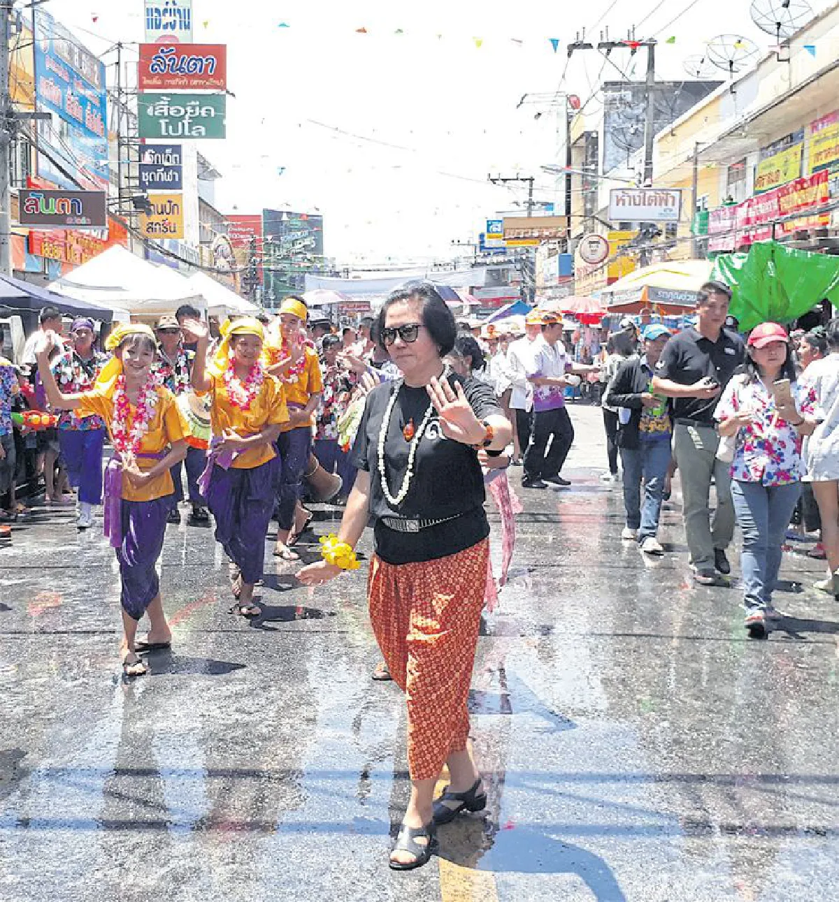เย็นทั่วหล้าสืบสานประเพณีไทย