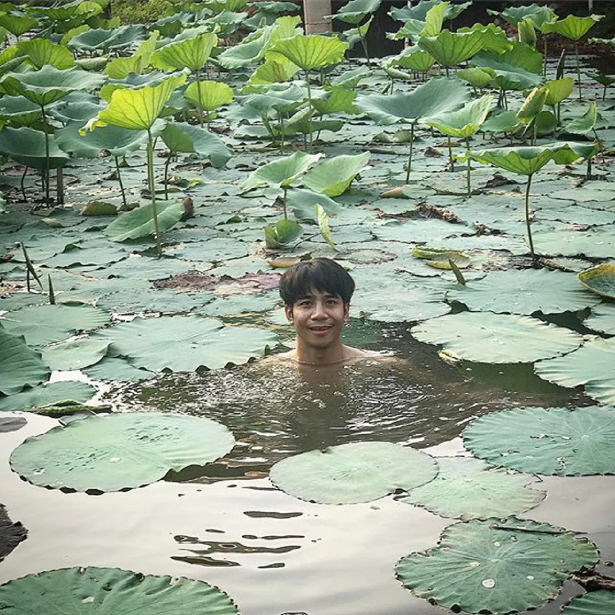 สงกรานต์ที่บ้านเฮา! ก้อง ห้วยไร่ กลับอีสานใช้ชีวิตสุขสบายกับครอบครัว