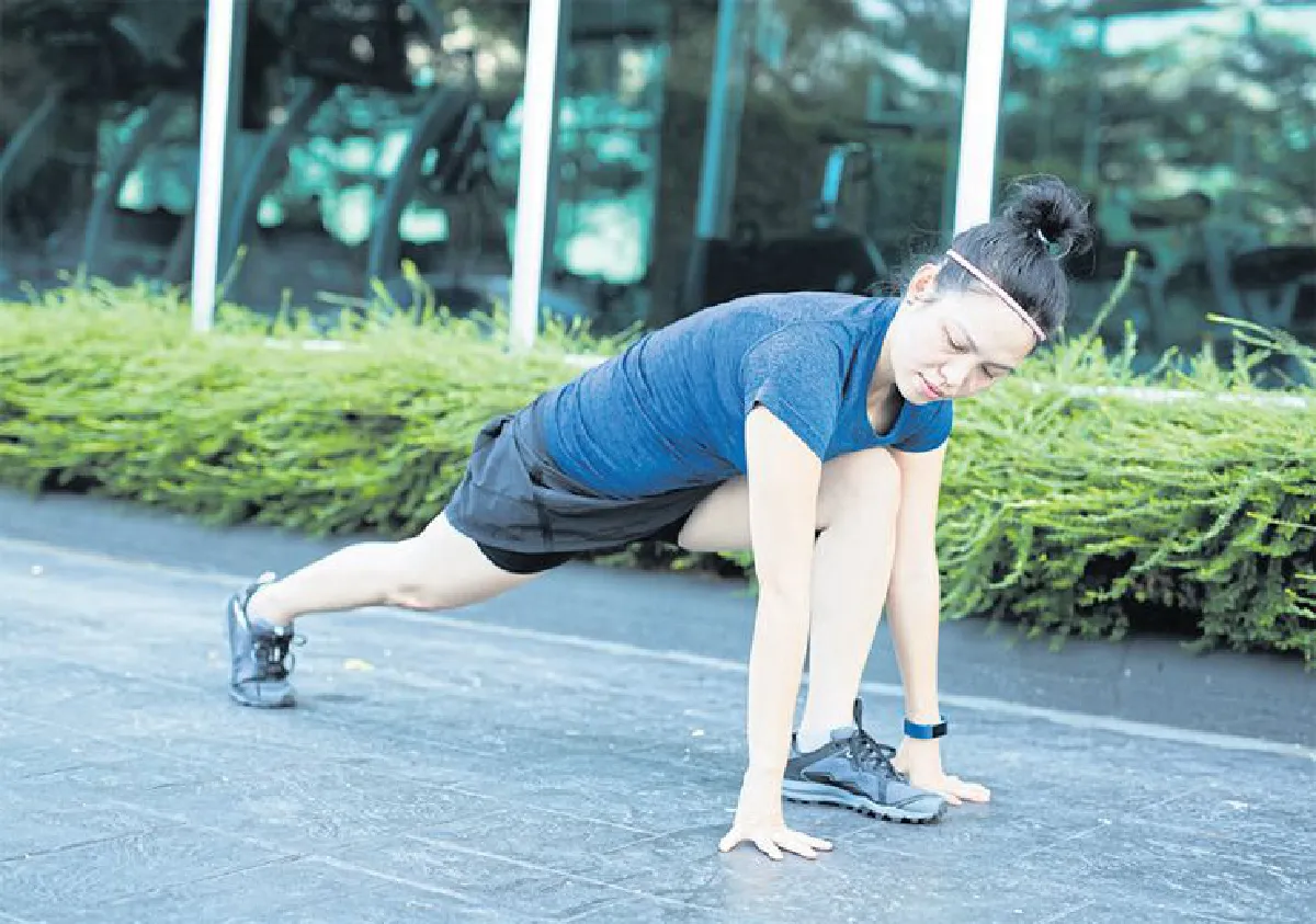 Pre Run Yoga  : Dynamic Low Lunge Pose