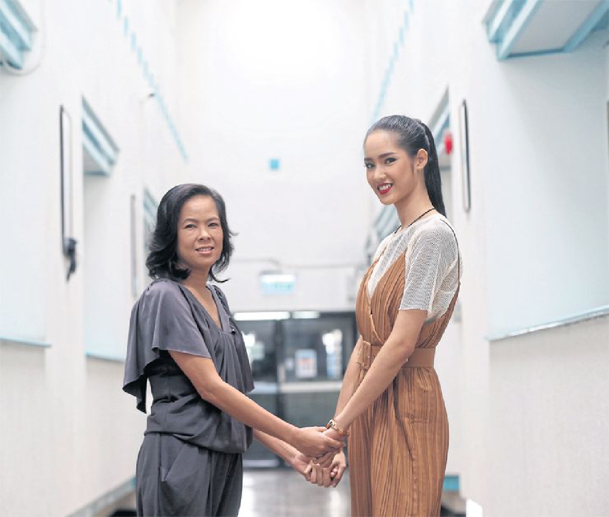 กิตติยา จิตรภักดี กับแม่ ฉวีวรรณ พรหมหาญ คู่แม่ลูกผูกพัน กิตติยา จิตรภักดี กับแม่ ฉวีวรรณ พรหมหาญ คู่แม่ลูกผูกพัน