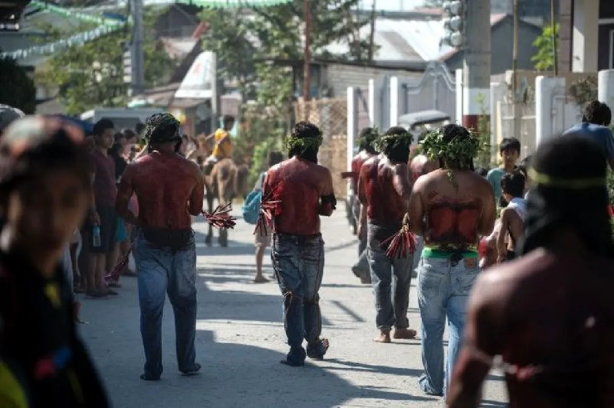 ชมพิธีจำลองตรึงกางเขน เนื่องในวันกู๊ด ฟรายเดย์ ของฟิลิปปินส์