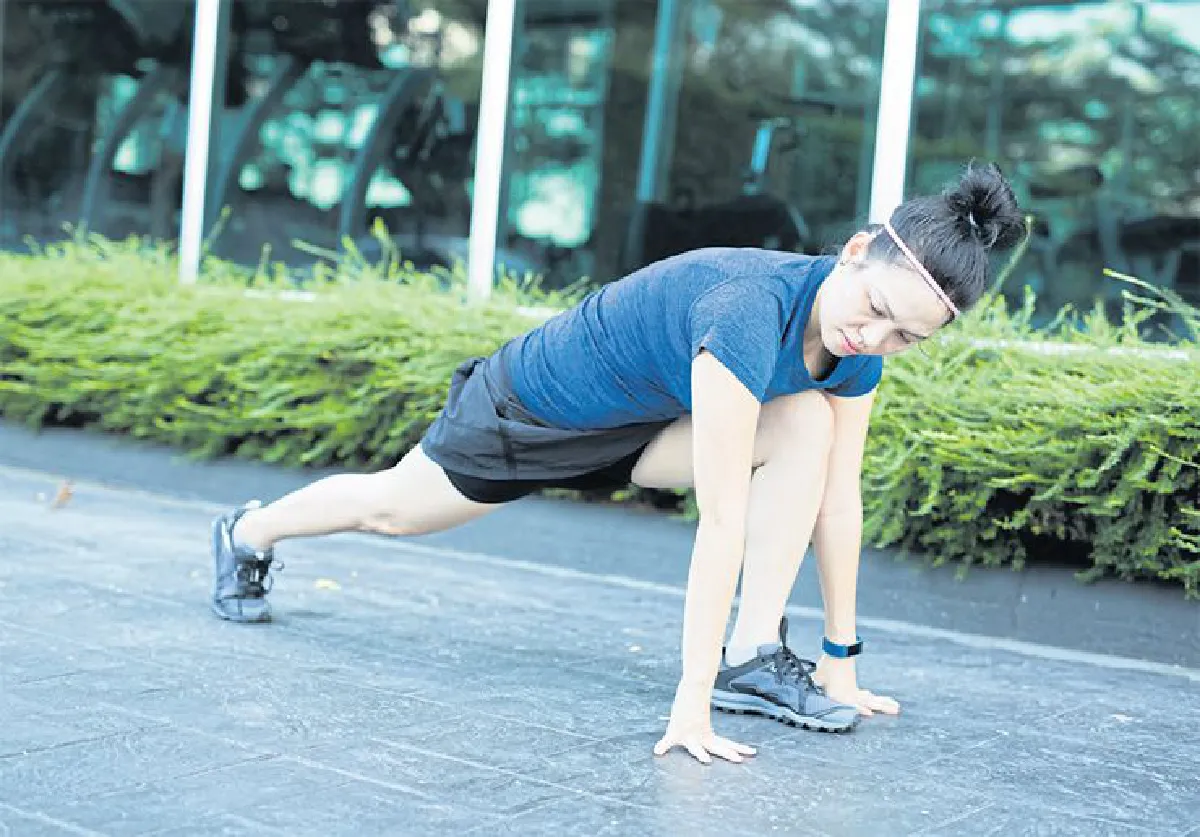 Pre Run Yoga  : Dynamic Low Lunge Pose