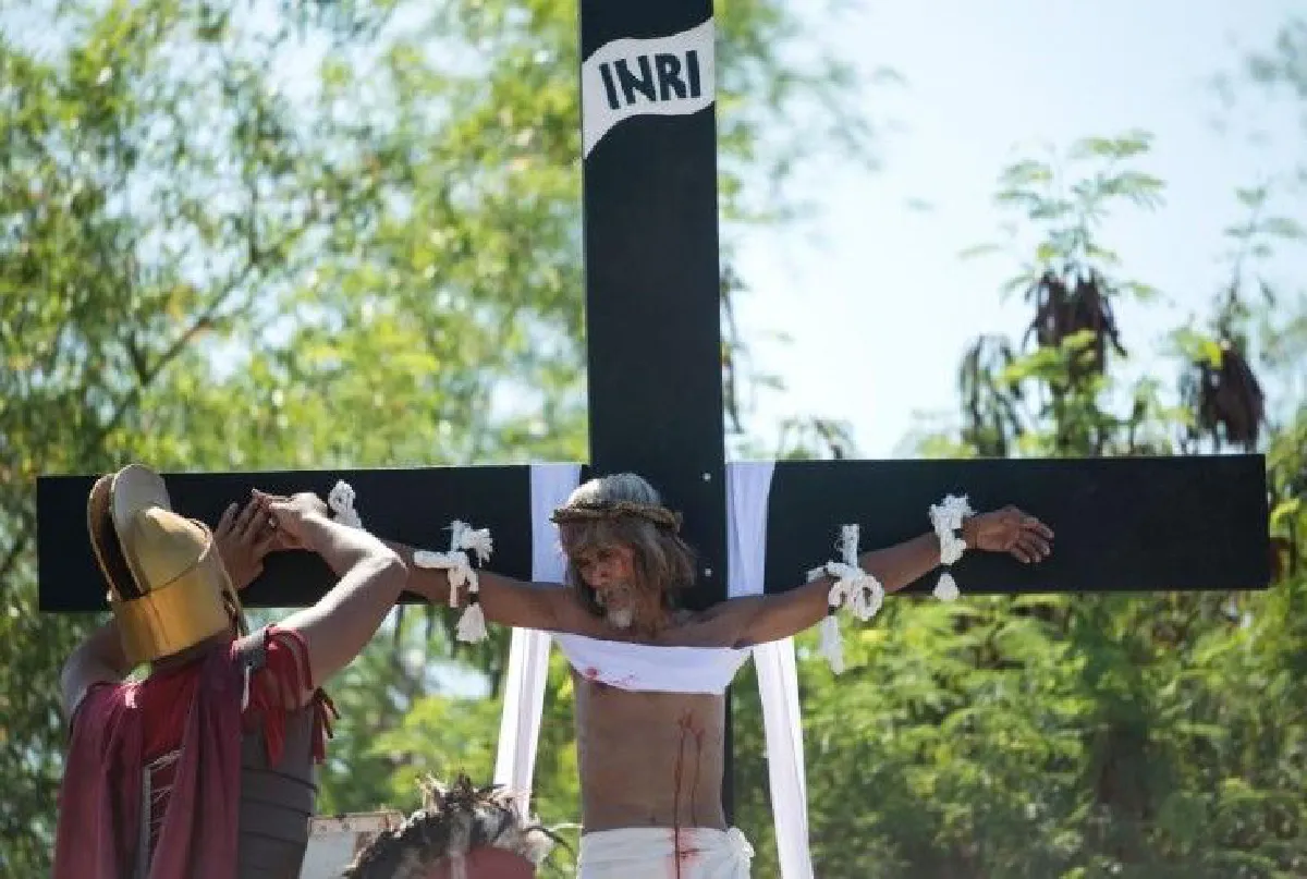 ชมพิธีจำลองตรึงกางเขน เนื่องในวันกู๊ด ฟรายเดย์ ของฟิลิปปินส์