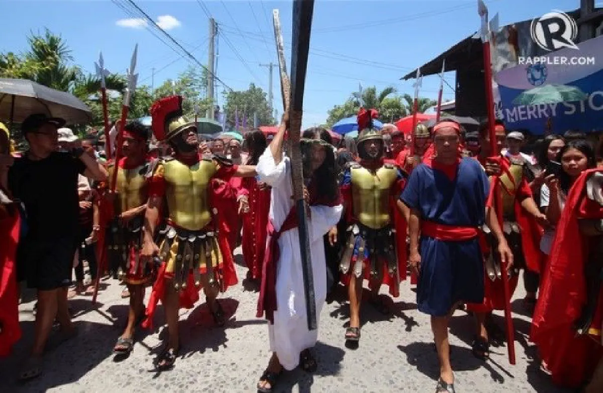 ชมพิธีจำลองตรึงกางเขน เนื่องในวันกู๊ด ฟรายเดย์ ของฟิลิปปินส์