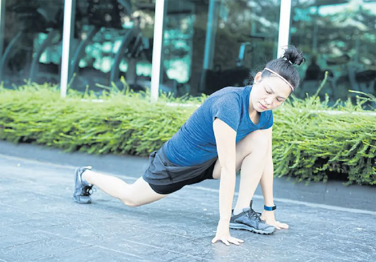 Pre Run Yoga  : Dynamic Low Lunge Pose