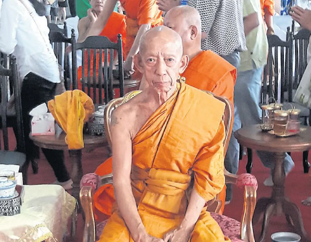 แห่เผาศพพระไม่มีญาติ แน่นวัดพระพิเรนทร์