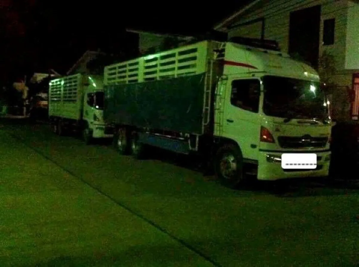 วิจารณ์สนั่น!หนุ่มโวยเพื่อนบ้านจอดรถสิบล้อขวางถนนหมู่บ้าน